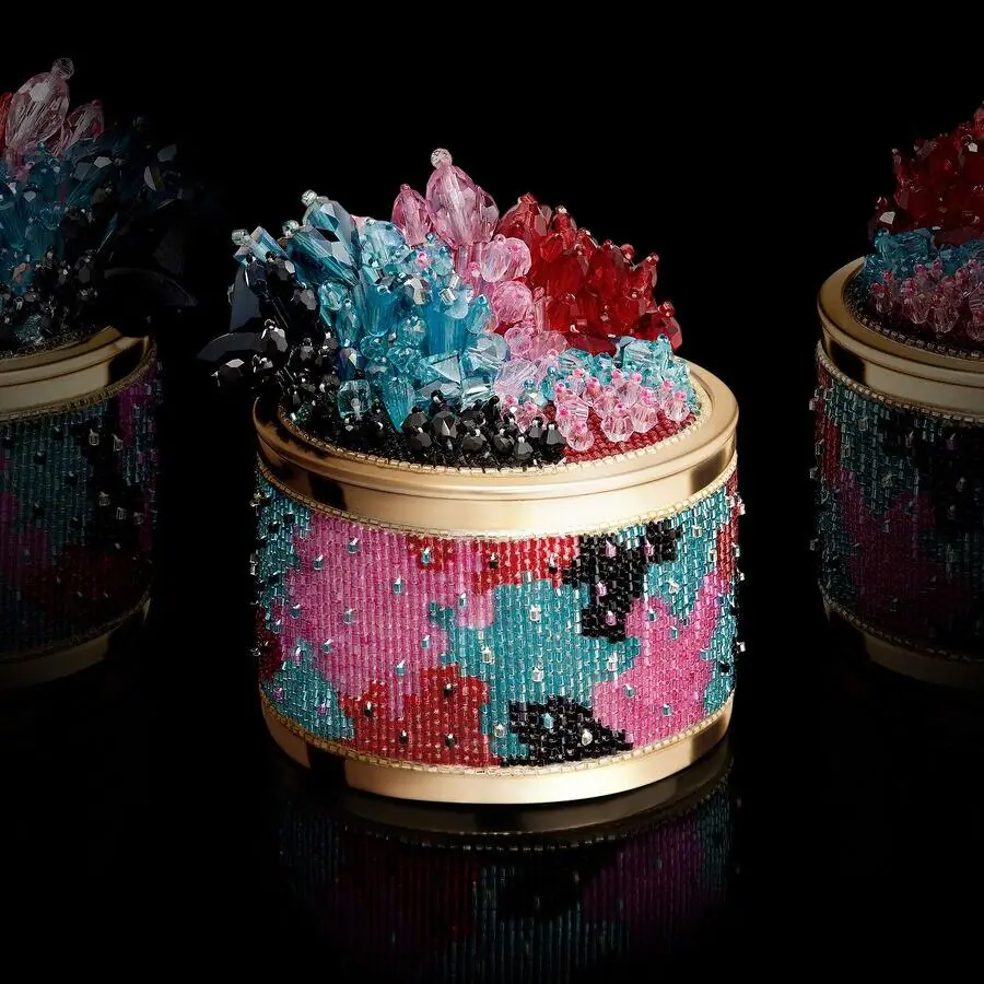 Guerlain Météorites Prestige Edition в футляре с разноцветными бусинами и кристаллами — Рождество 2026