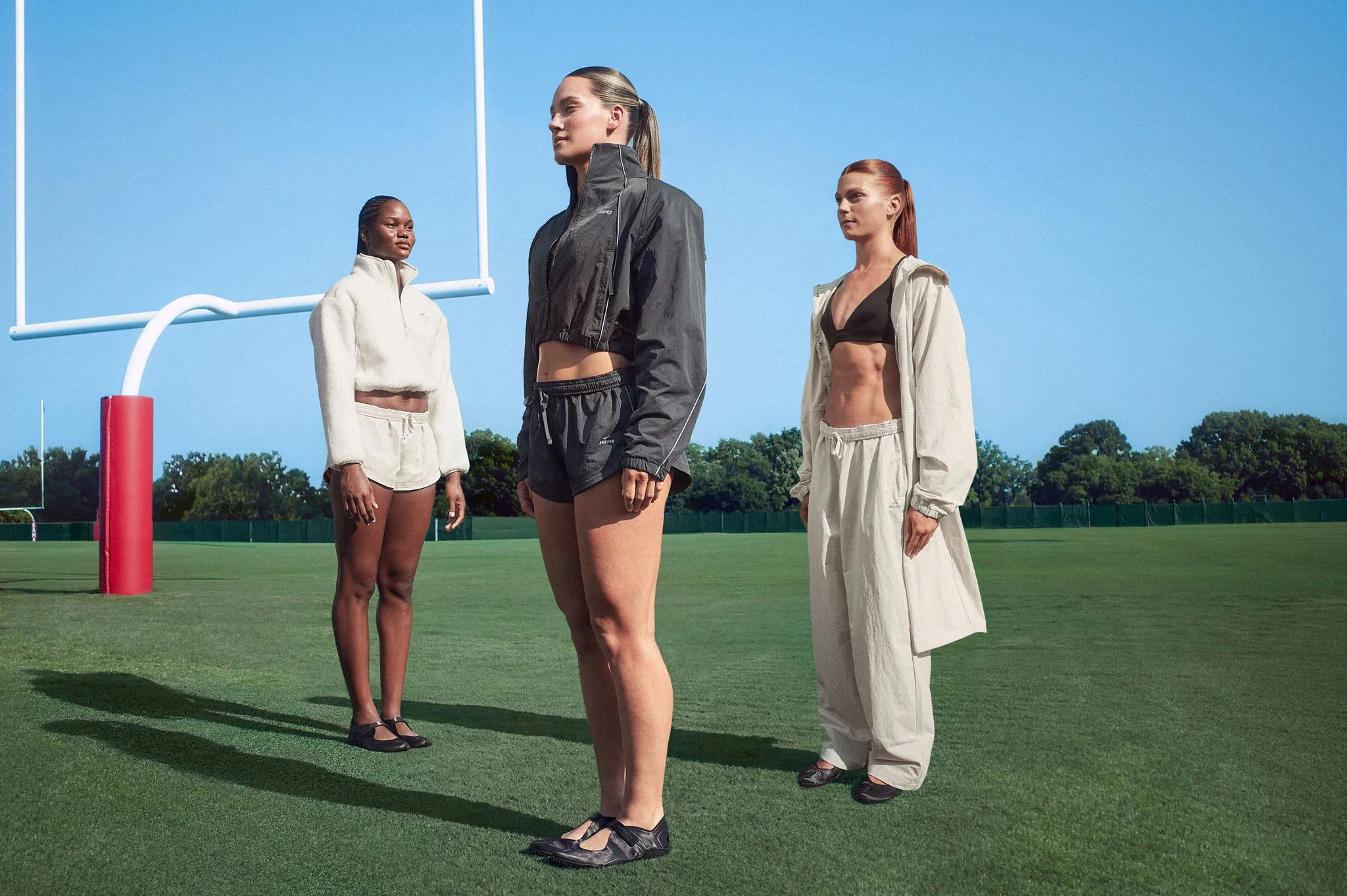 Участницы команды чирлидеров Университета Алабамы в коллекции NikeSKIMS